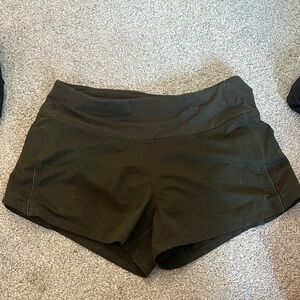 Lulu Speed up mid rise shorts